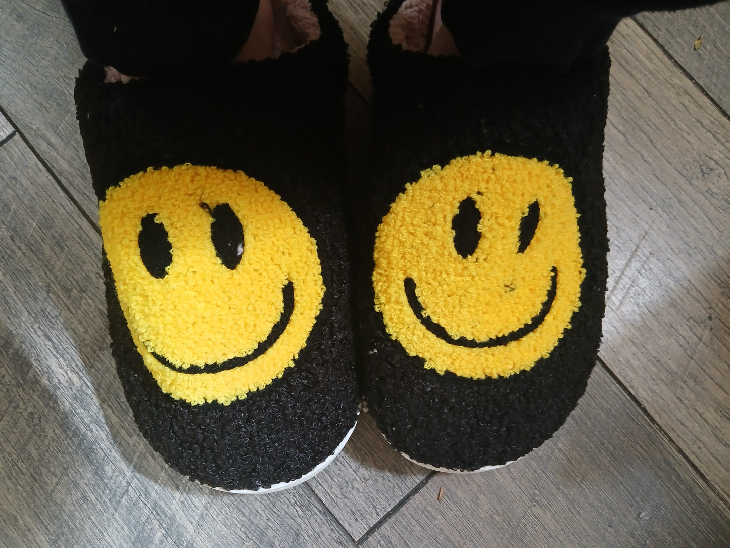 Smiling Face Slippers BLACK